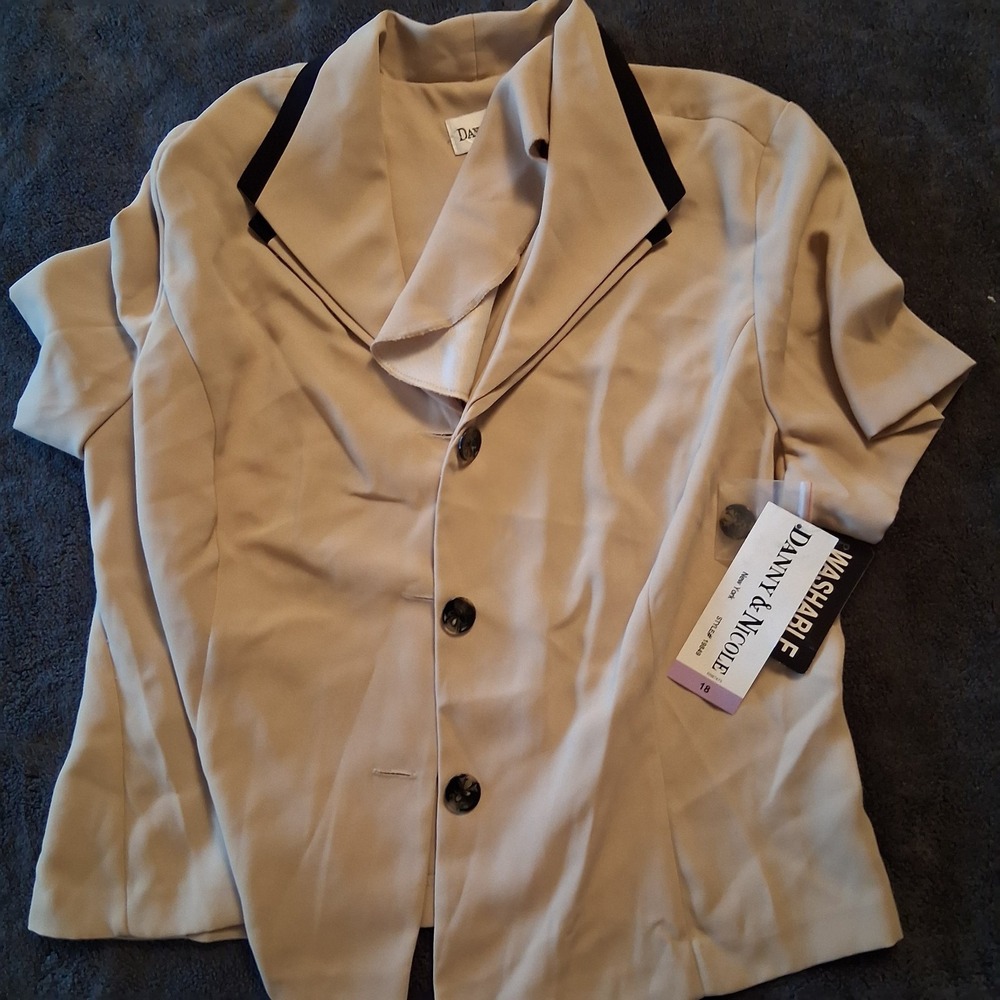 Danny Nicole Short Sleeve Blazer Womens Size 18 Beige Jacket Office Career NWT